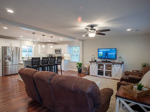 3rd image of 249 Kilby Shores Dr
