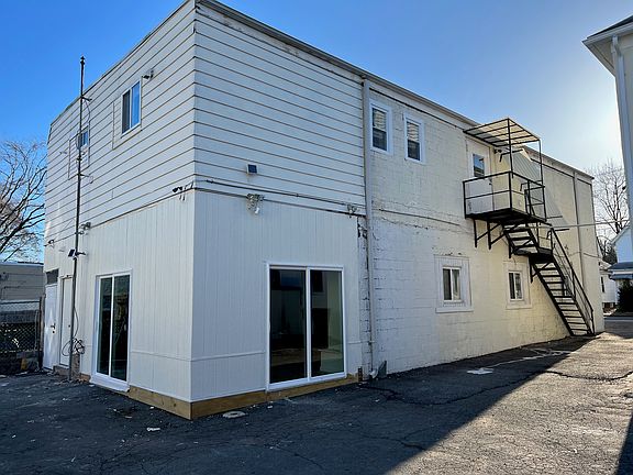 3rd image of 22-26 Bagley Ave #5