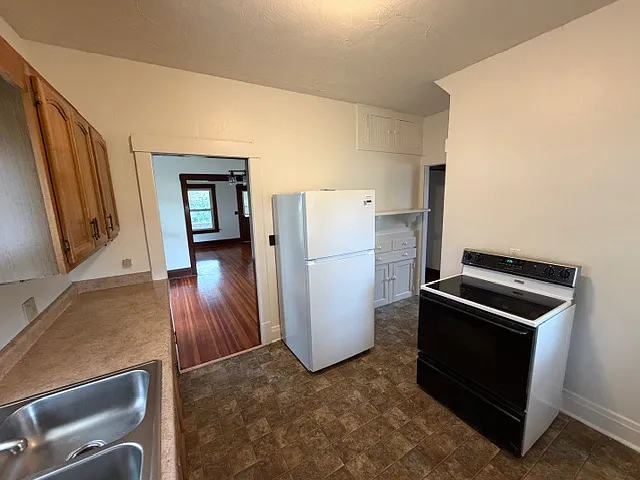 303 S Pleasant St — Photo 3
