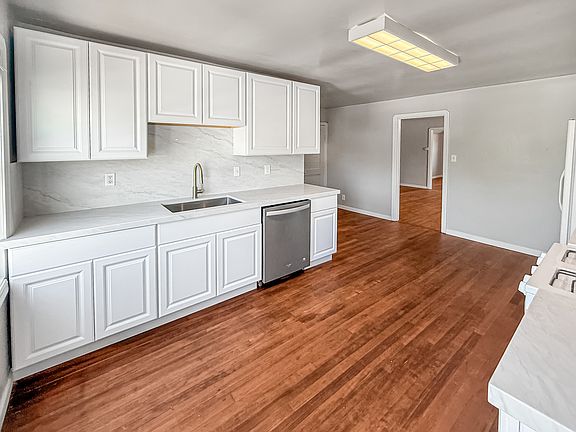 2nd image of 2042 Jackson Ave