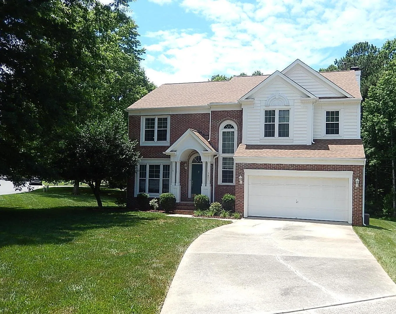 4 bed, 2.5 bath, 2540 sqft, $2,400 — Photo 1