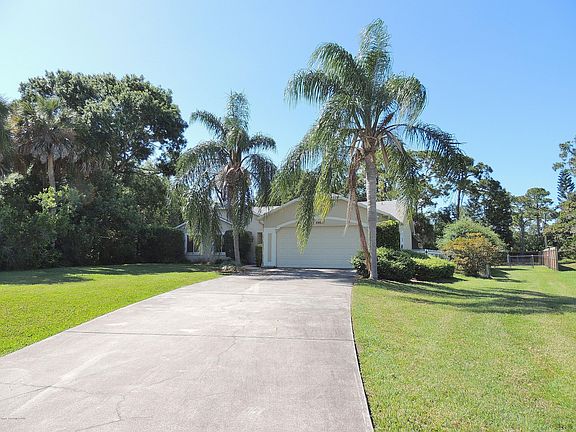 3rd image of 1801 Laurel Oak Dr N