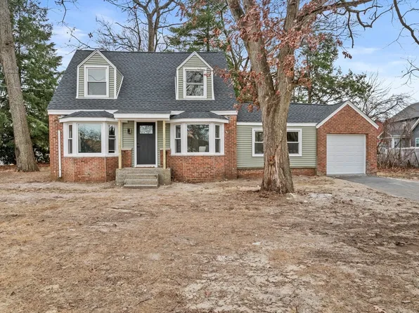 1577 Bay St, Springfield, MA 01109