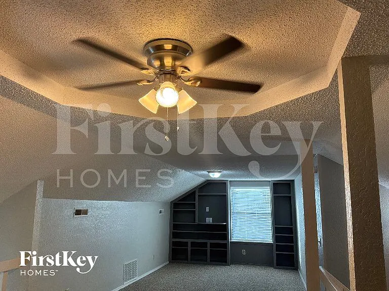 1008 Sennybridge Dr — Photo 4