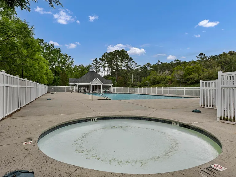 109 Cotoneaster Dr — Photo 23