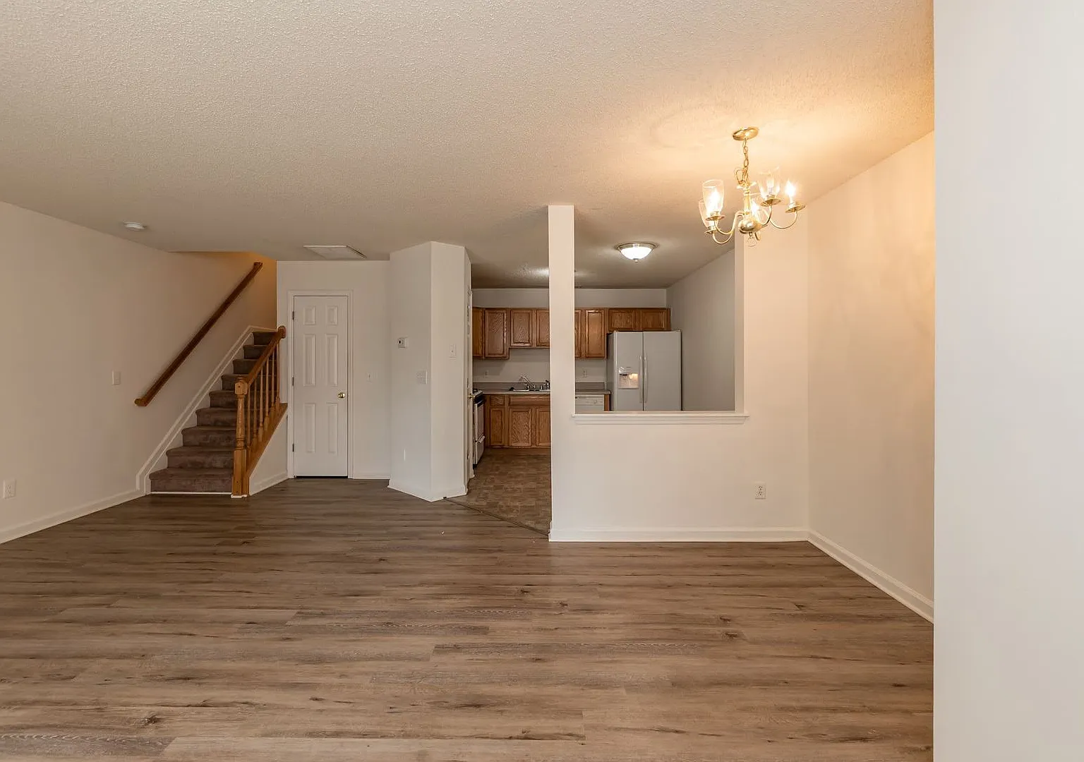Three Bedroom END unit Townhome! — Photo 4