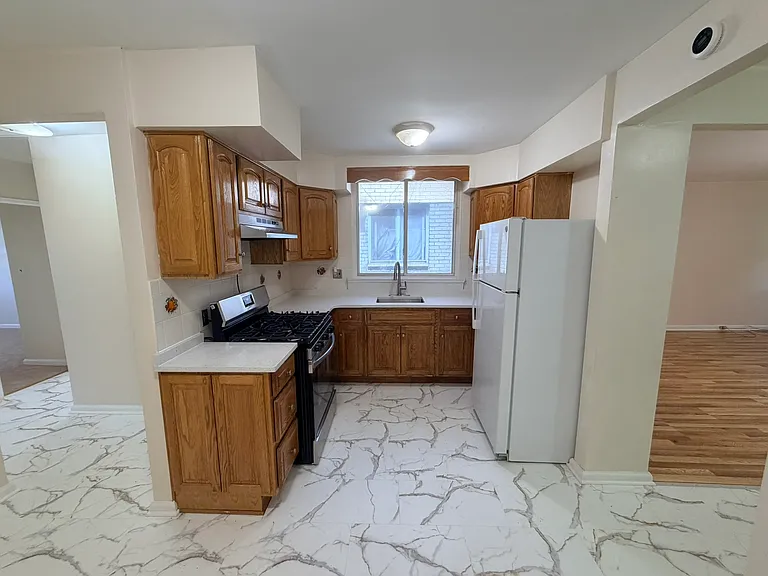 2076 E 63rd St #2 — Photo 3