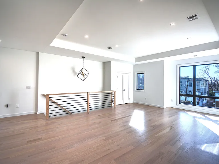 35 Henry Ave #2 — Photo 3