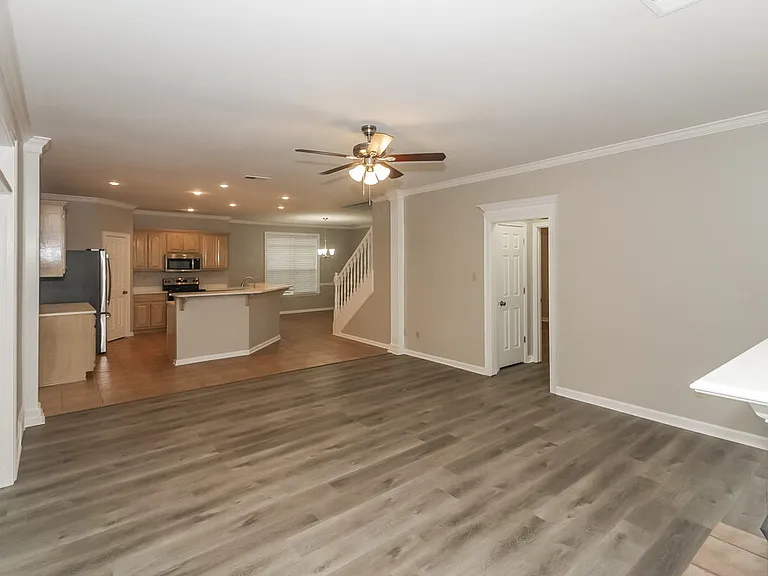 4077 Course View Dr — Photo 4