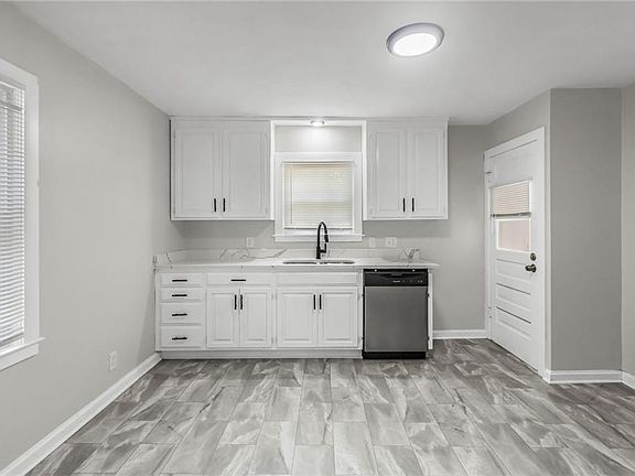 5th image of 417 E Walnut St
