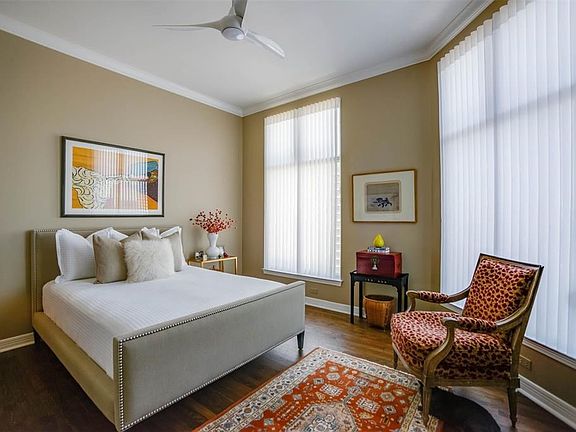 4th image of 2828 Hood St APT 1408