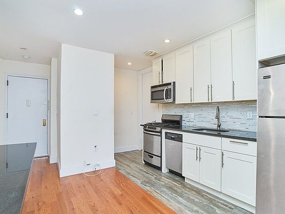 5th image of 4300 Broadway