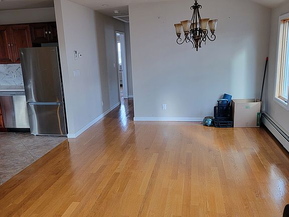 5th image of 15627 101st St Floor 2