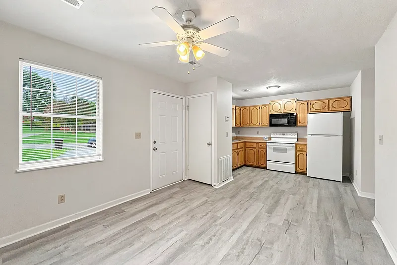 1 bed, 1.0 bath, $800 — Photo 4