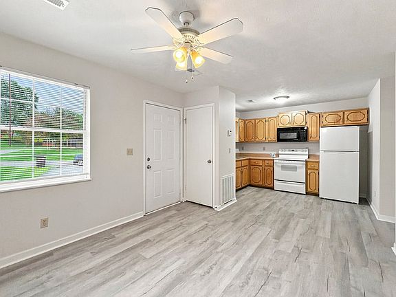 4th image of 300 Cross Creek Rd #3-37807