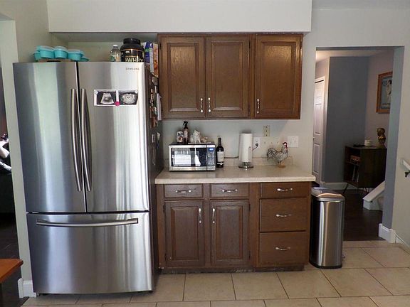 3rd image of 253 Cain Dr
