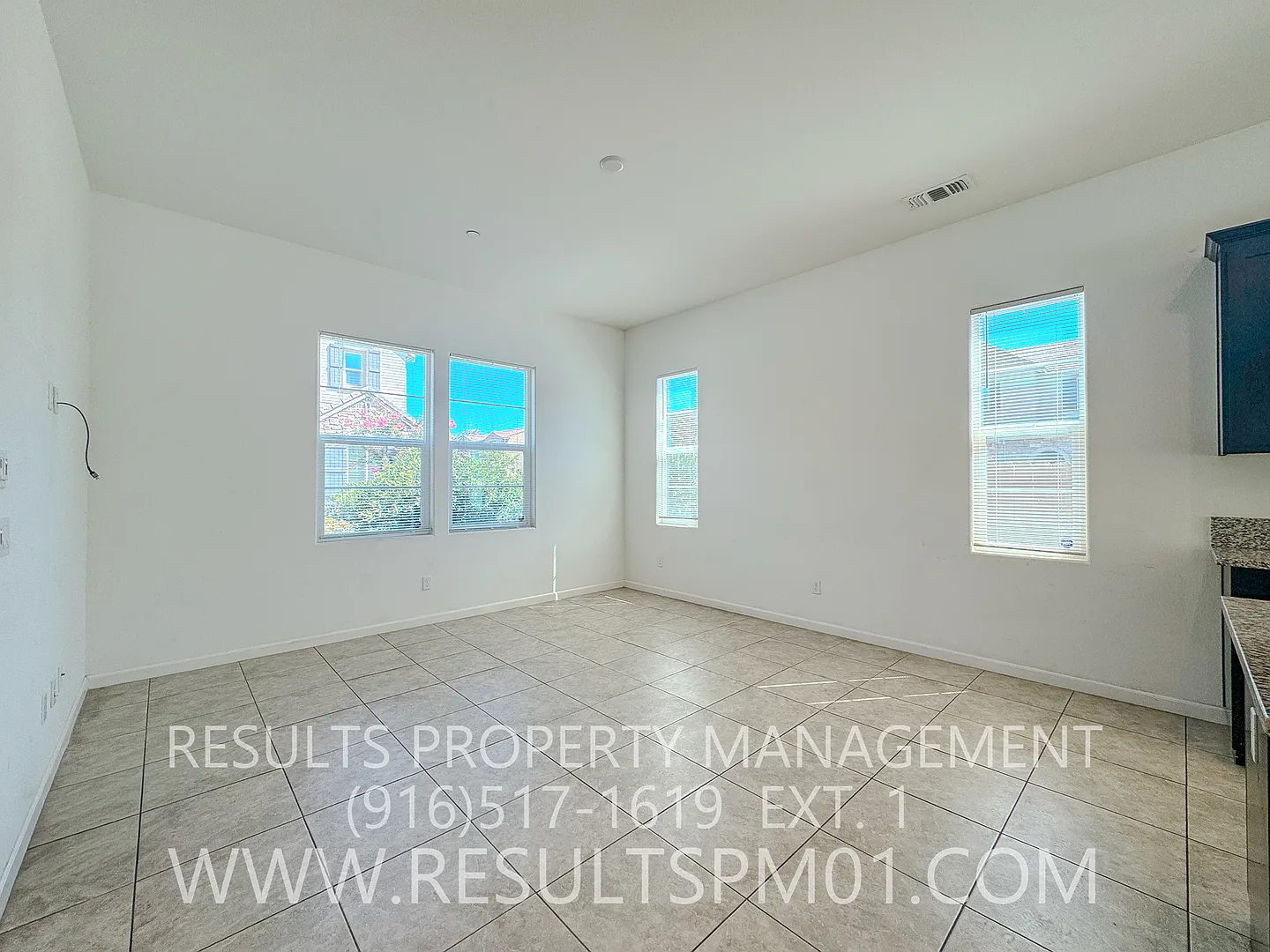 Gorgeous luxury Home! Great price! Spacious 4 bedroom w/Loft — Photo 4