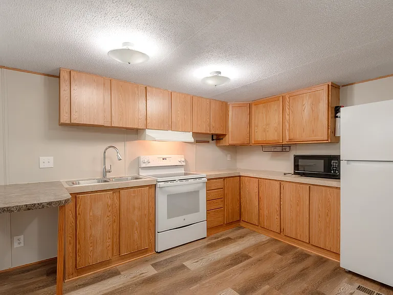 37 Riverside Ln #C — Photo 5