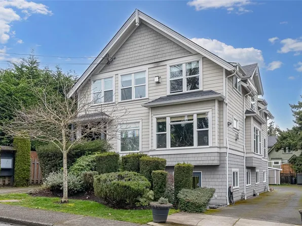 1216 Styles St #D, Victoria, BC V9A 3Z5