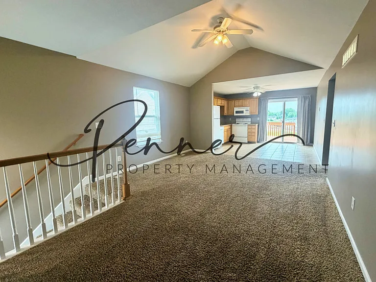 1015 NW Willow Dr — Photo 3