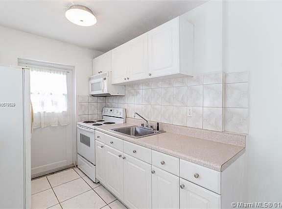 3rd image of 900 6th St APT 12-A