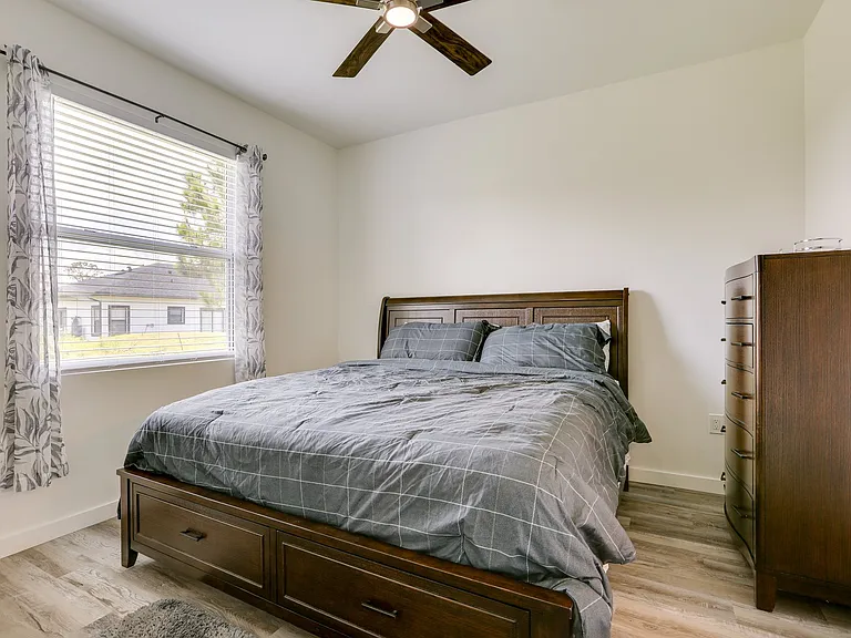 1143 Gilbert Ave S — Photo 12