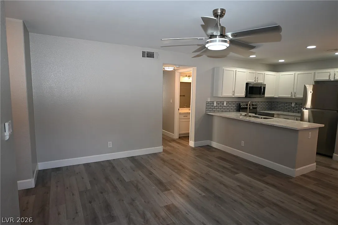 2 bed, 2.0 bath, 896 sqft, $1,250 — Photo 3