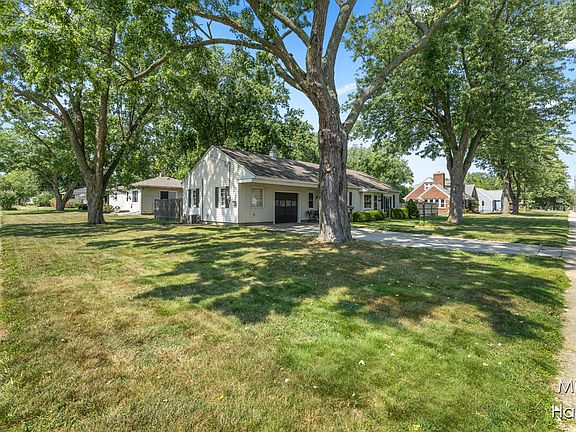 3rd image of 5439 Lawndale Ave