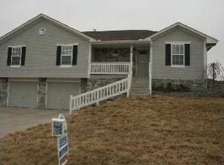 812 Old Paint Rd, Raymore, MO 64083