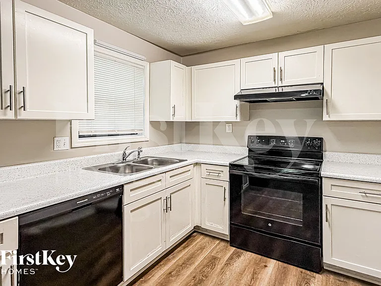 103 Walnut Way — Photo 6