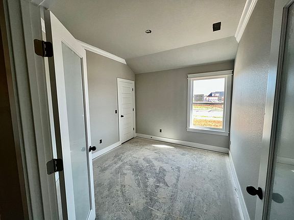 4th image of 815 Woodplains Ave