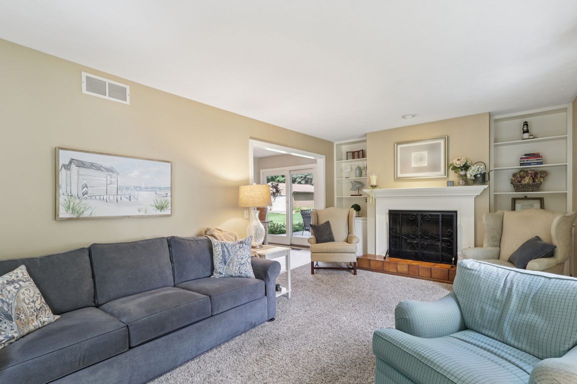 Suncrest Dr-S0508-012.jpg