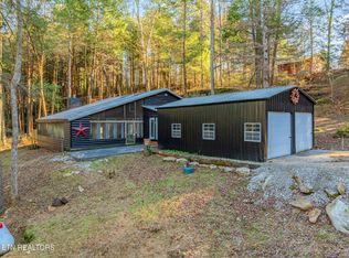135 White Creek Ct, Deer Lodge, TN 37726