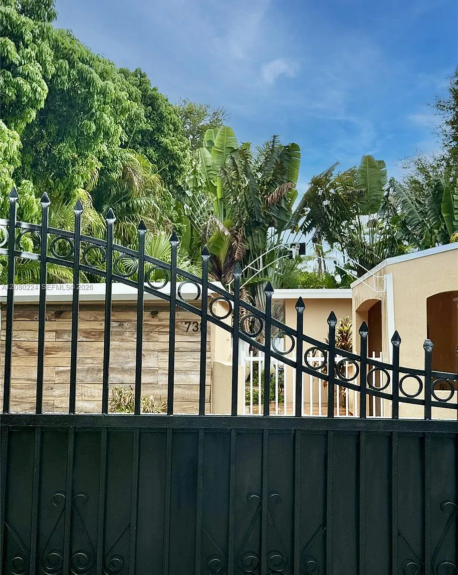 Biscayne Heights — Photo 3
