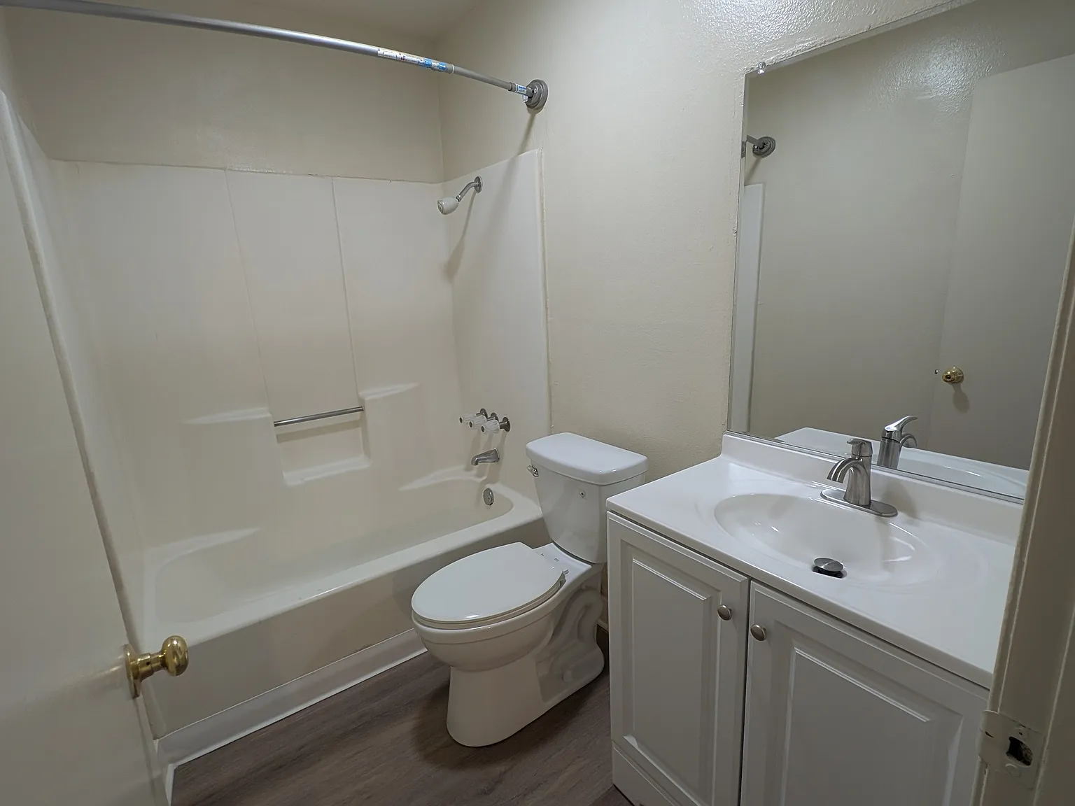 2 bed, 820 sqft, $1,800 — Photo 2