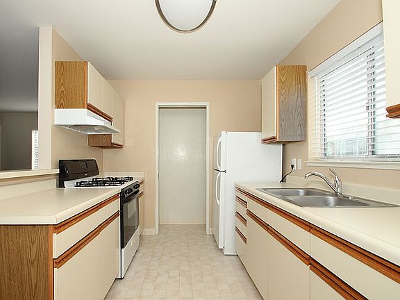 4th image of 444 Ventura Ave APT 3