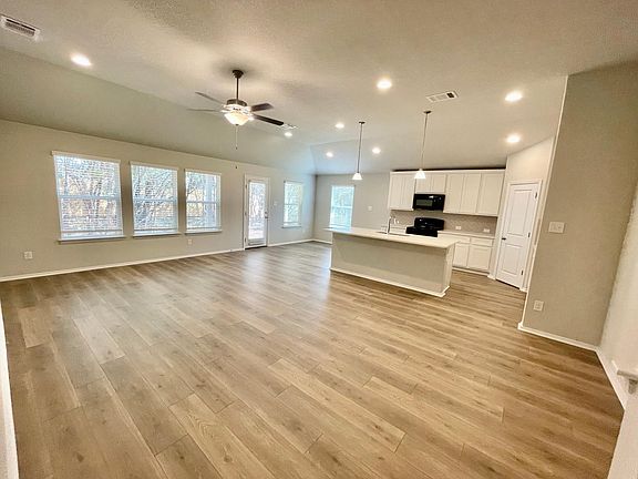 3rd image of 20004 Lee Ln