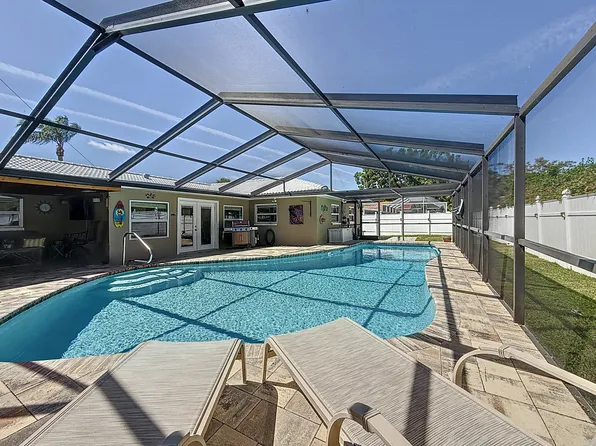 2154 Wateroak Dr N, Clearwater, FL 33764