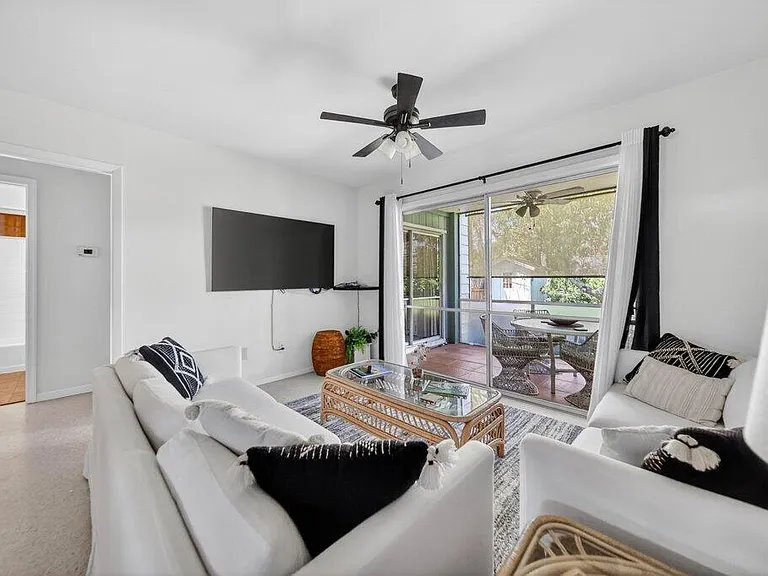 262 SE Monterey Ave — Photo 38