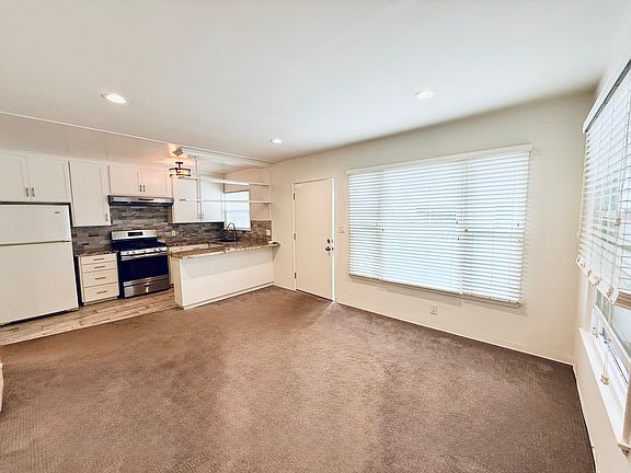 Bright and spacious open living area to kitchen
