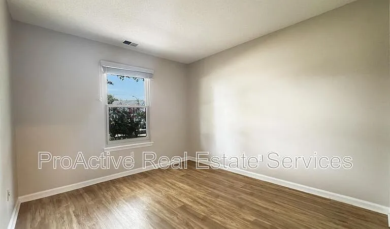 5568 Annandale Dr — Photo 15