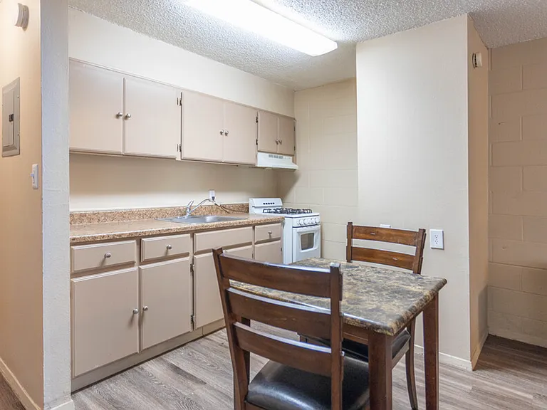 Casa Del Sol Apartments — Photo 9