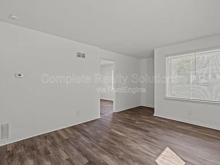 9823 Winkler Dr — Photo 10
