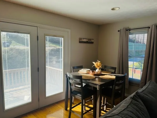 9 Nalu Ln APT 1, Prestonsburg, KY 41653