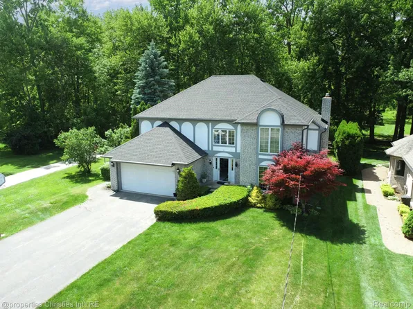 6104 Urban Dr, East China, MI 48054