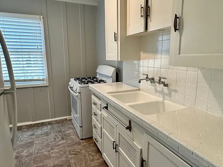 4561-4565 Altadena Ave — Photo 8
