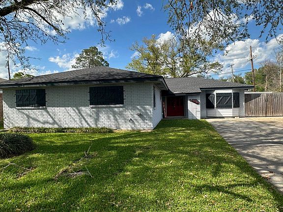 2nd image of 627 Douglas Dr
