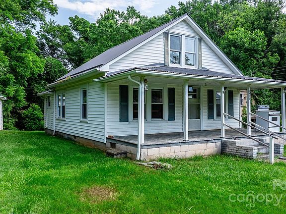 3rd image of 1408 Essex Pl SW