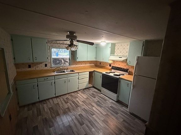 3rd image of 532 SW Seville Pl