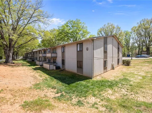 2240 Sunderland Rd, Winston Salem, NC 27103